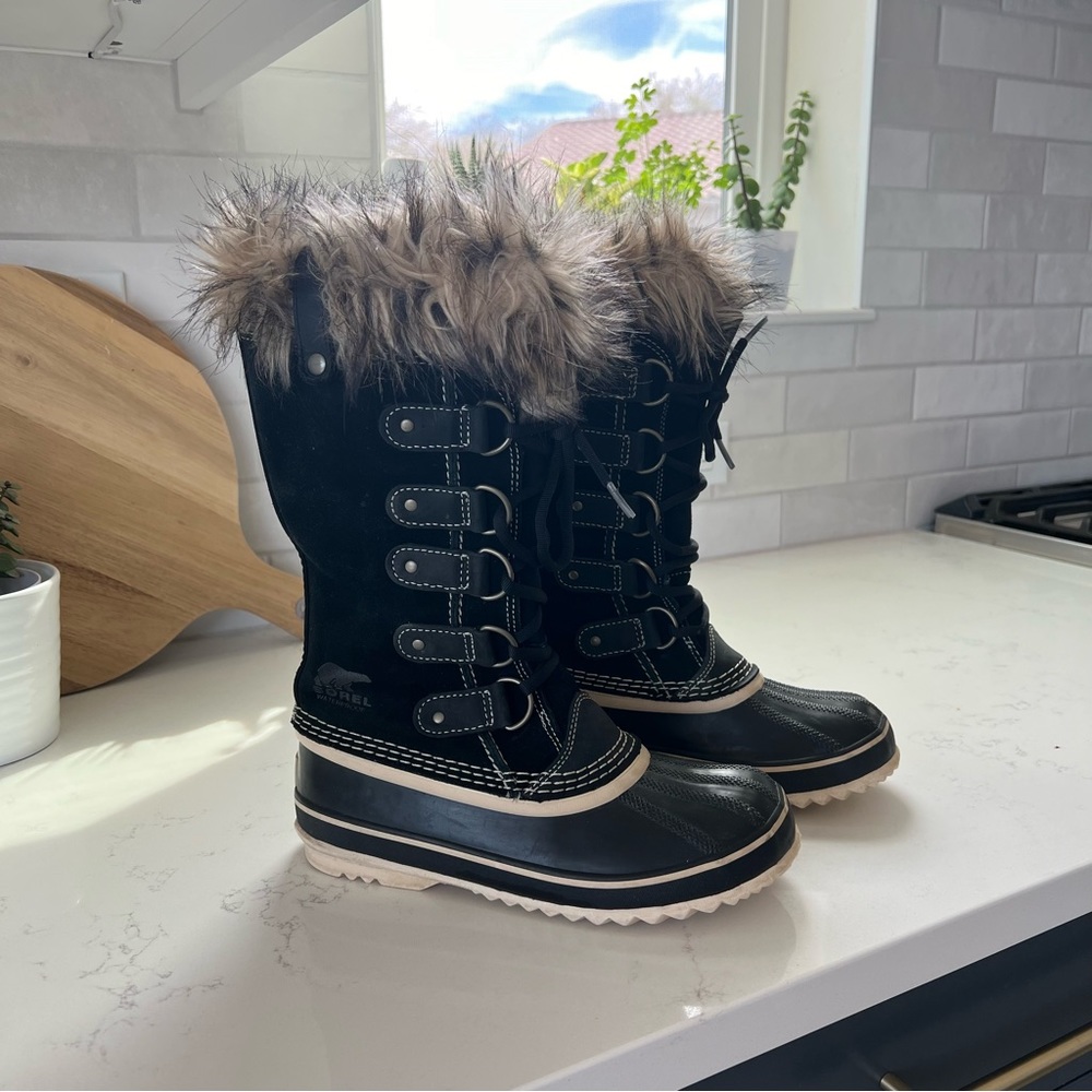 Sorel Women’s Joan of Arctic Waterproof Snow Boots Fur trim